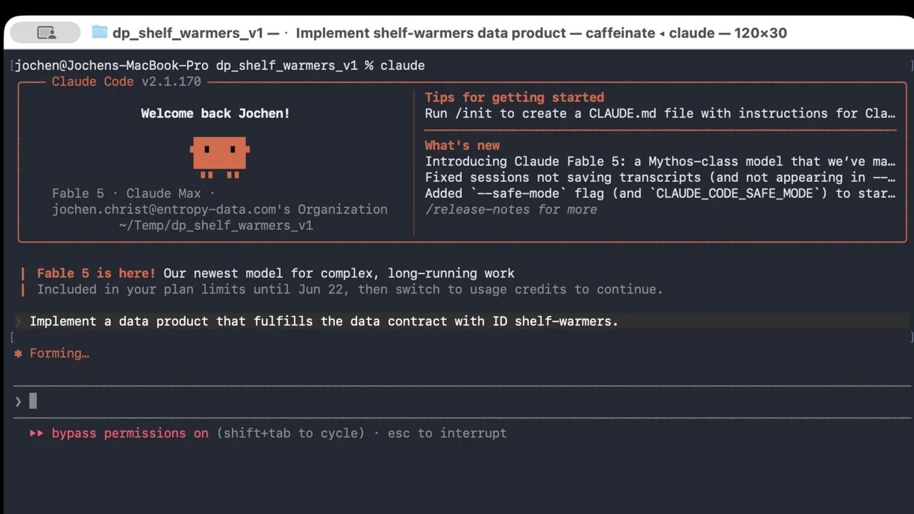 Claude Code started in the dp_shelf_warmers_v1 project with a single prompt: 'Implement a data product that fulfills the data contract with ID shelf-warmers.'